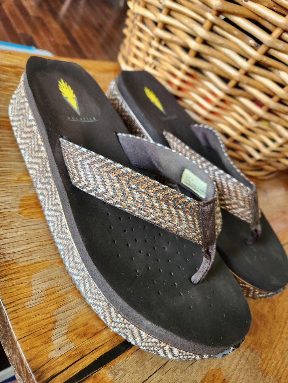 Volatile sz 9 Brown Tan Woven Wedge Thong Sandal Slide BOHO